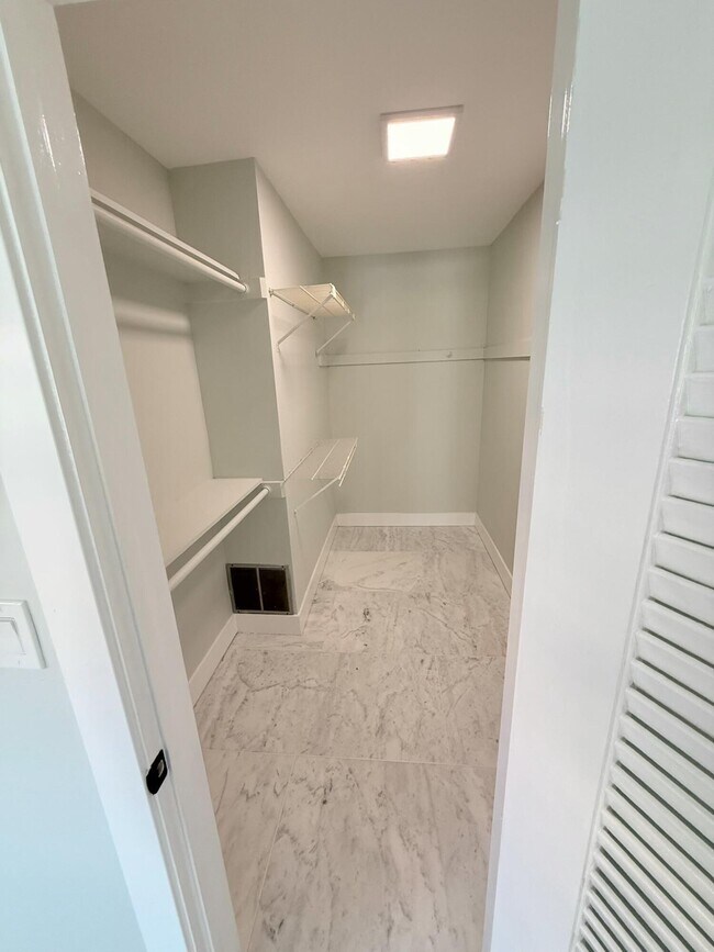 Building Photo - 4760 NW 5th Ln