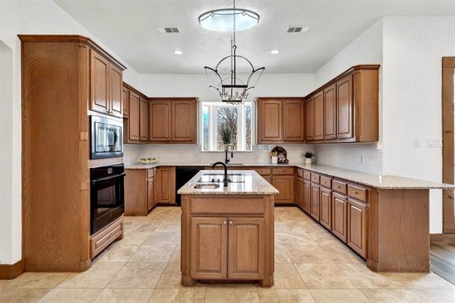 Building Photo - 324 Rolling Oaks Ridge