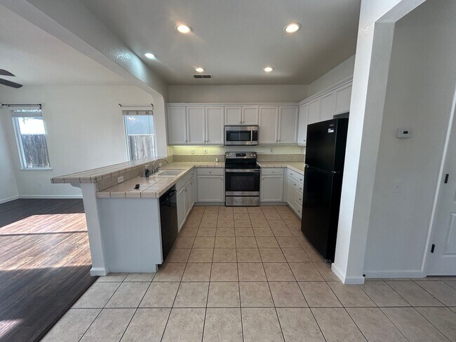 Building Photo - Nice home in North Turlock!