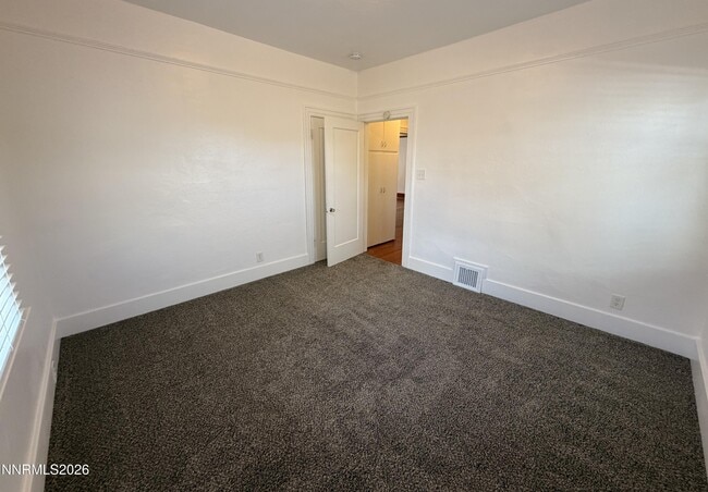 Building Photo - 319 Thoma St