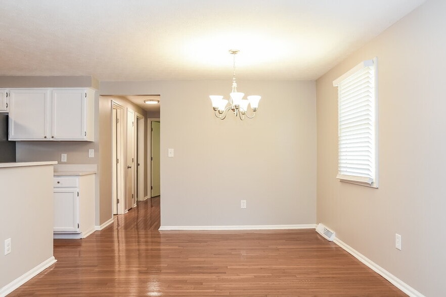 Building Photo - 1204 Daylight Dr