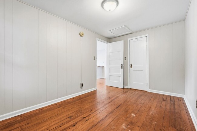 Building Photo - 2be/1ba House in the Heart Of Carrboro with Gym & Sauna