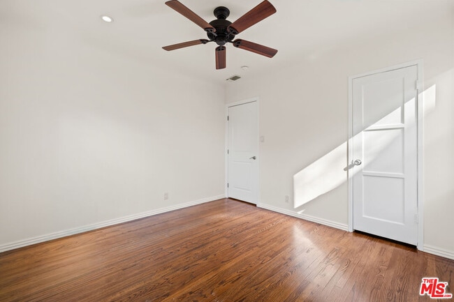 Building Photo - 4530 Bakman Ave