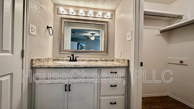 Building Photo - 611 Ironton Ave