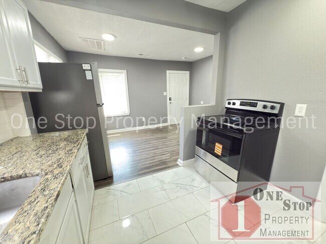 Building Photo - Beautiful 3 Bedroom 1 Bathroom Home in Kansas City!