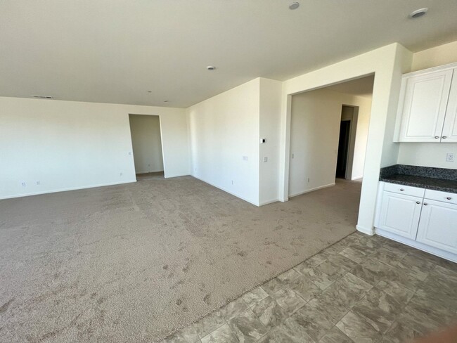 Building Photo - Single Story 4 bedroom 3 bathroom home loc...