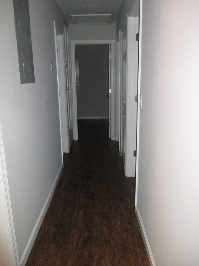 Building Photo - 3 Bedroom home in Sherwood Forest - VOUCHE...