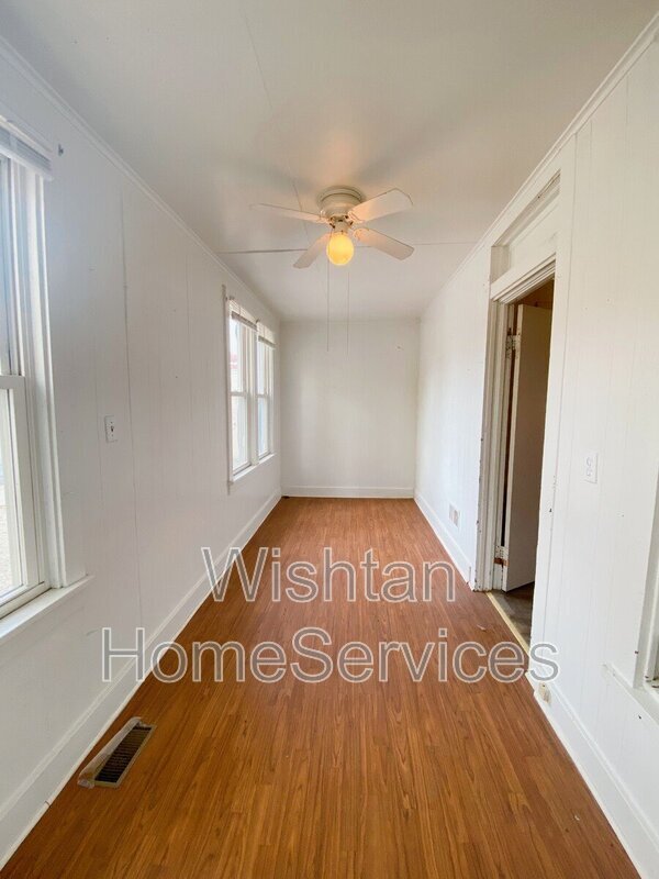 Building Photo - 236 W Washington St