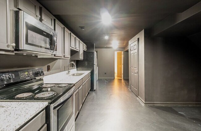 Building Photo - 203 Pecan Ln