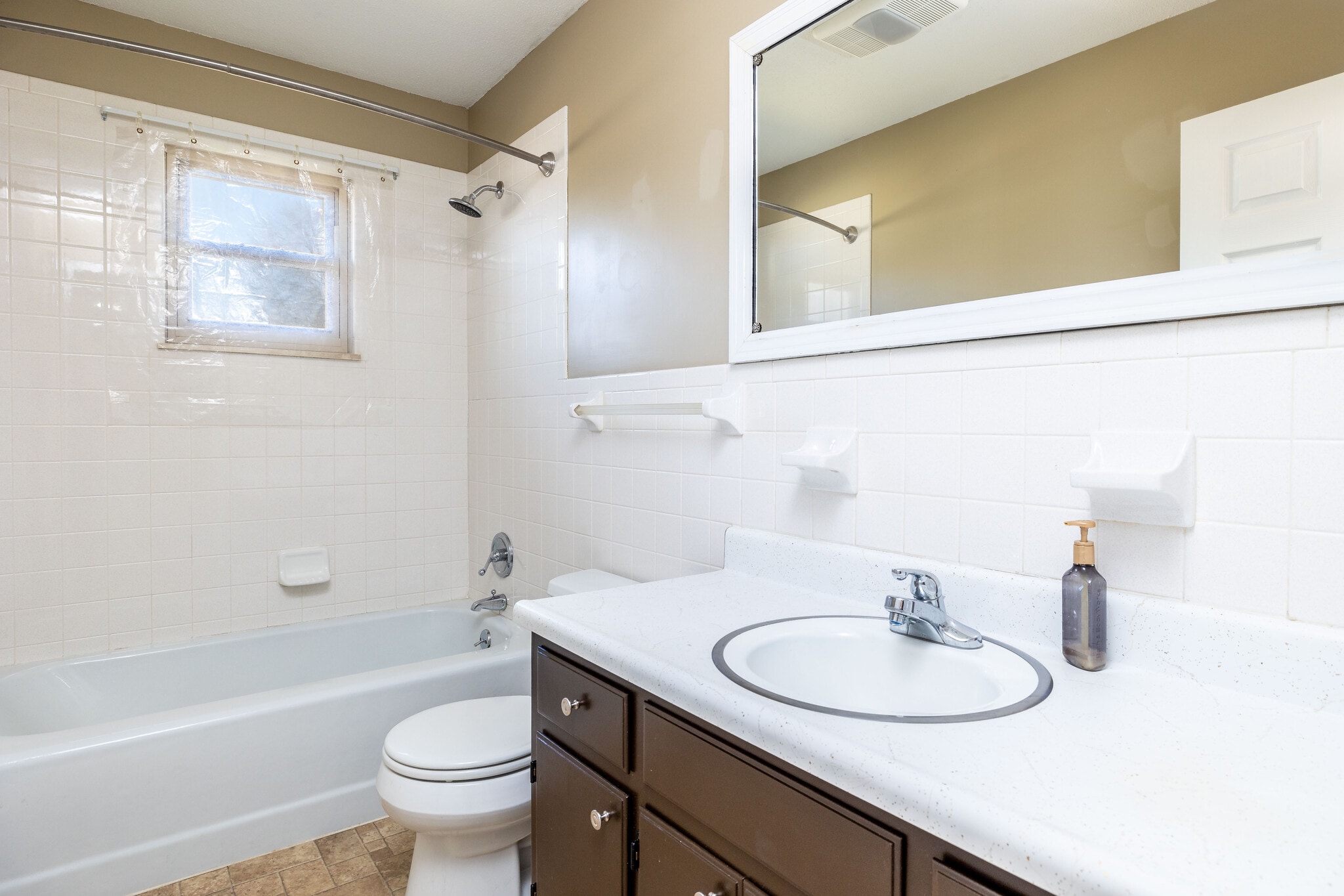 Building Photo - 908 Dartford Rd