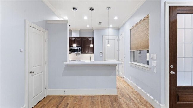 Building Photo - 931 W 23rd St