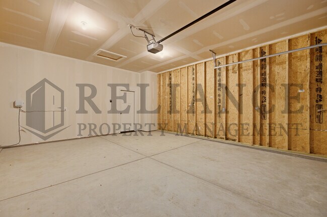 Building Photo - 619 Elmwood St