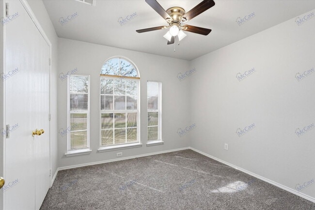 Building Photo - 412 Pin Oak Ln