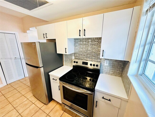 Building Photo - 540 15th St