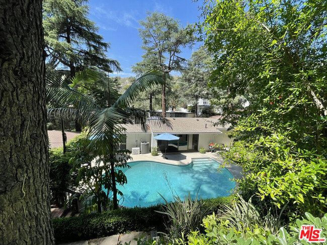 Building Photo - 5320 Palm Dr