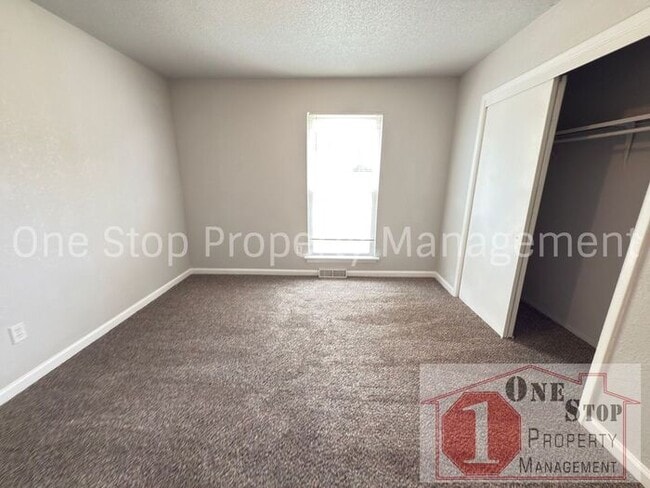 Building Photo - 3 bedroom, 1 bathroom duplex in Independen...