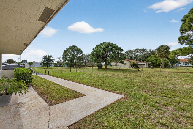 Building Photo - 8585 SE Church St