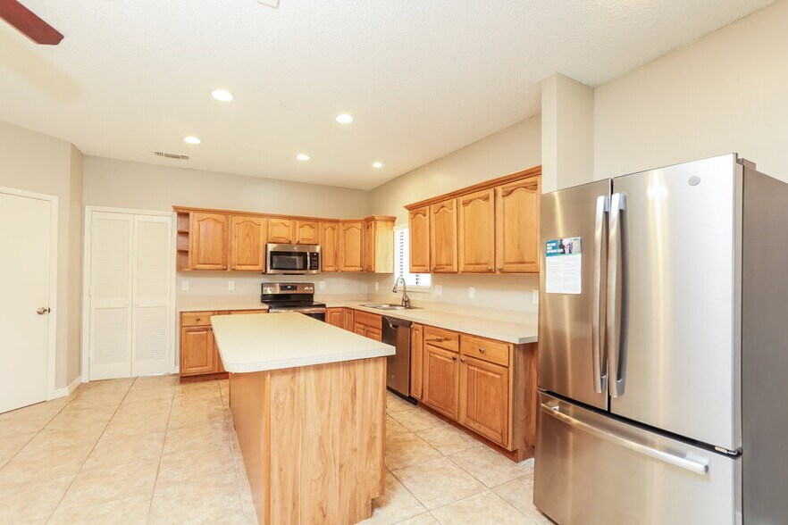 Building Photo - 336 Alba Ln
