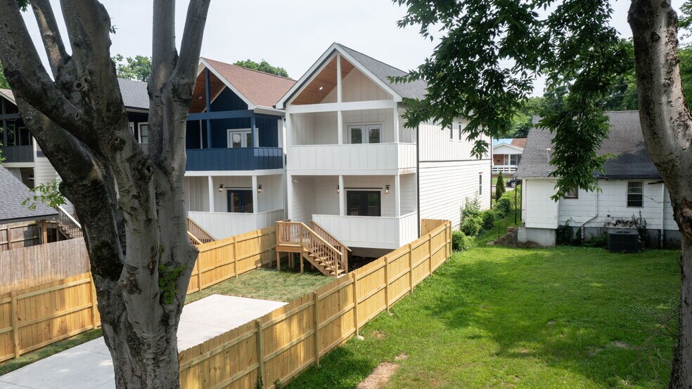 Building Photo - 2416 Albion St