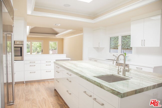 Building Photo - 17965 Seabreeze Dr