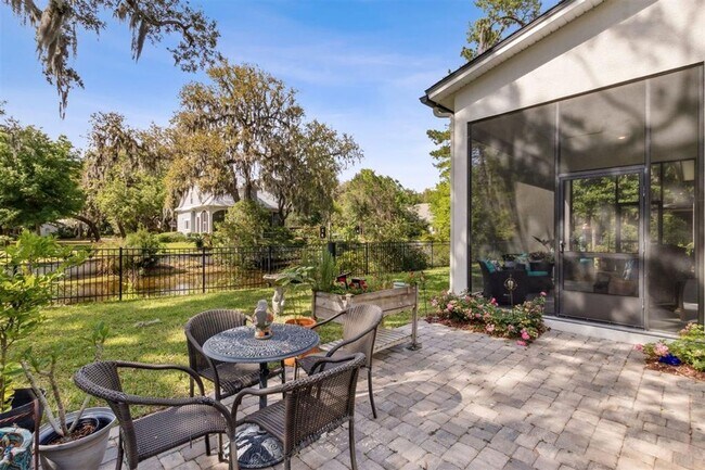 Building Photo - Luxury Living in exclusive and gated Oyste...