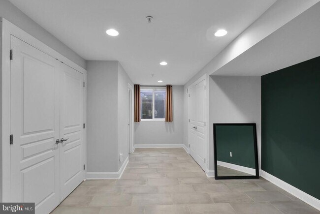 Building Photo - 1715 N Howard St