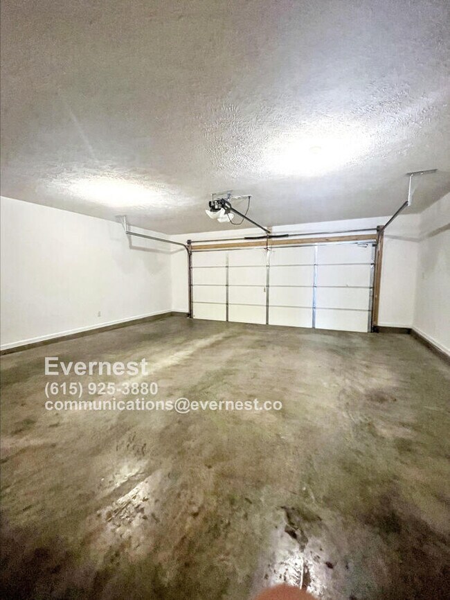 Building Photo - Beautiful 3-Bedroom Home with Comfortable ...