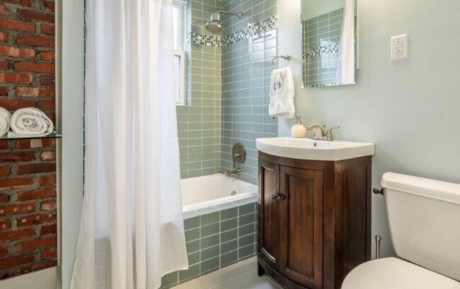 Building Photo - Gorgeous Renovated Highlands Bungalow – Av...