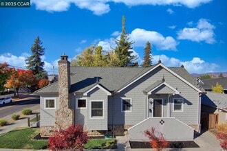 Building Photo - 990 G St