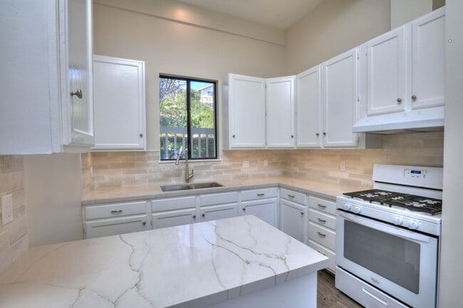 Building Photo - 2235 Calle Culebra