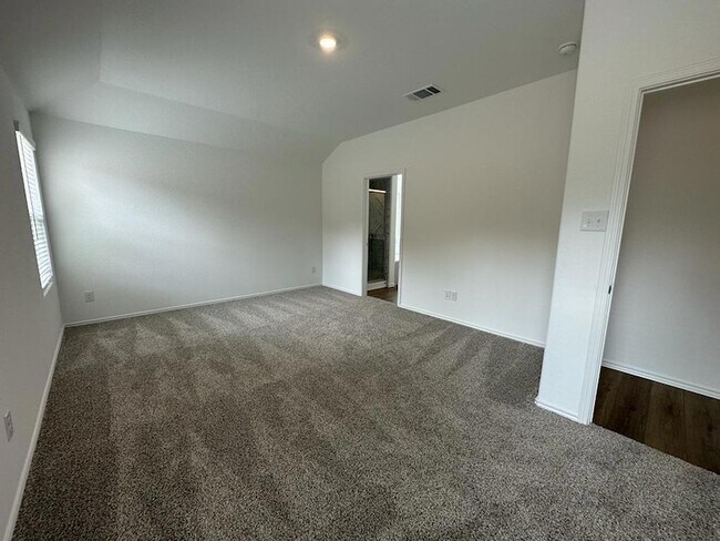 Building Photo - 365 Sonterra Dr