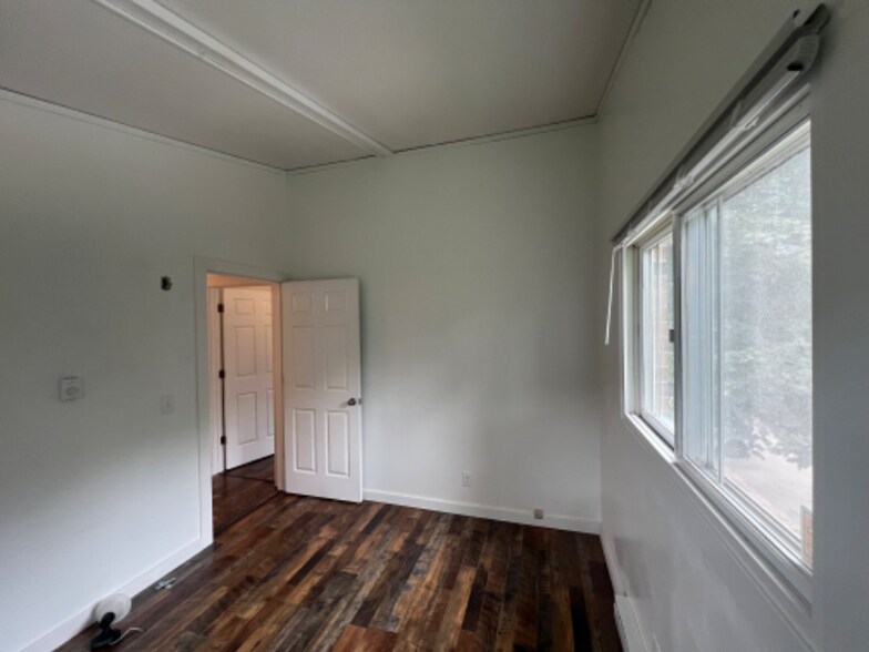 Building Photo - 124 Cherry Ave