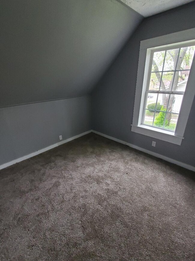 Building Photo - 106 E Madison St