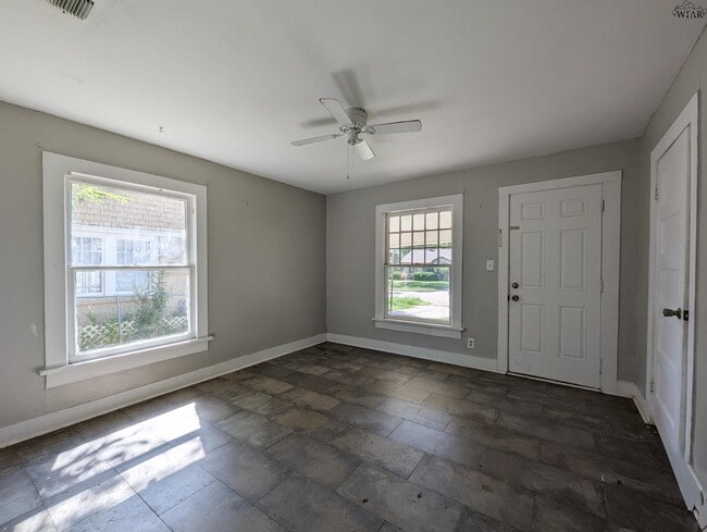 Building Photo - 1706 McGregor Ave