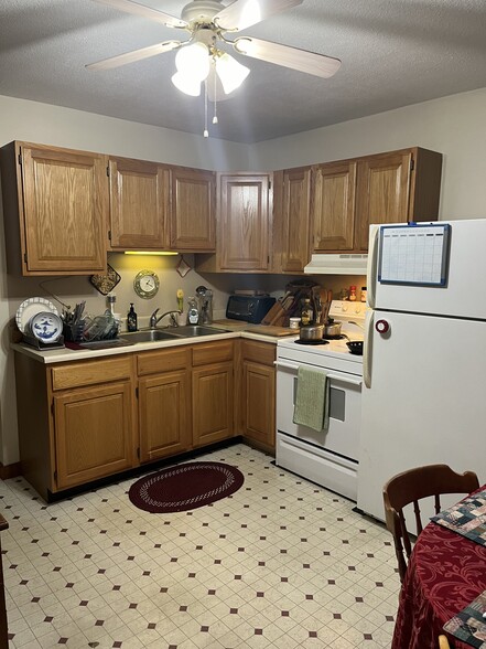 Kitchen - 595 Bay Rd