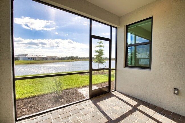 Building Photo - Annual Attached Villa in The Talon Preserve on Palmer Ranch – Minutes from the new Sarasota Memor...