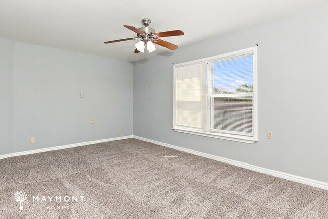Building Photo - Spacious Home in San Antonio, TX