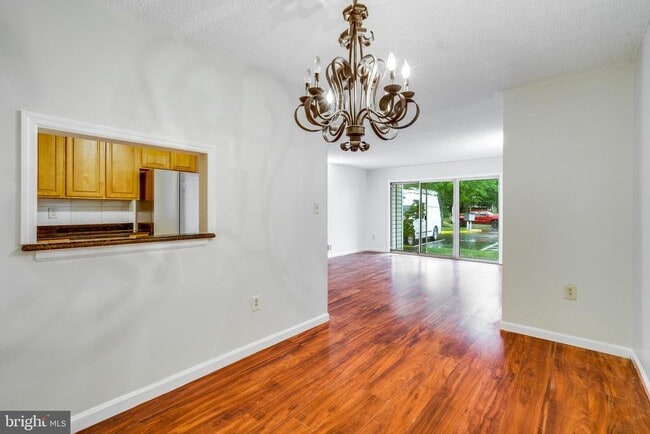 Building Photo - 38 Holly Ct