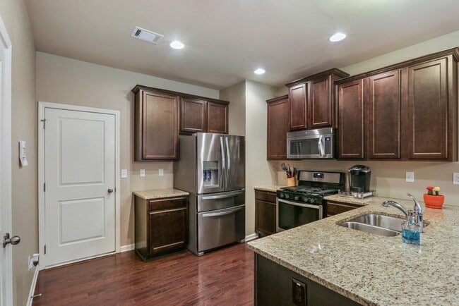 Kitchen - 67 Creighton Ln