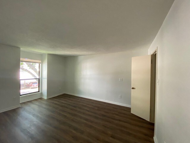 Building Photo - 1100 Augusta Dr