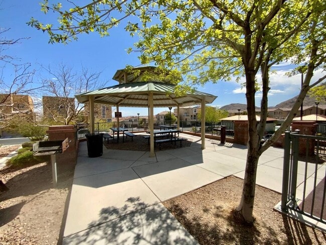 Building Photo - UNIQUE MODERN 3 STORY, 2BED, 3BATH WITH A ROOFTOP DECK!