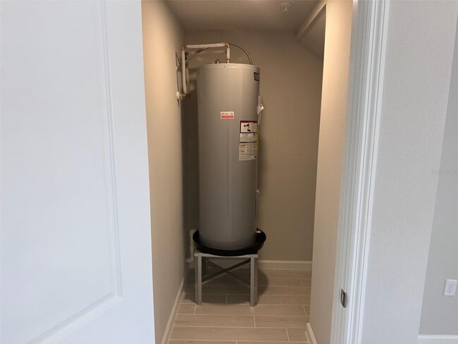 Building Photo - 611 Pothos St