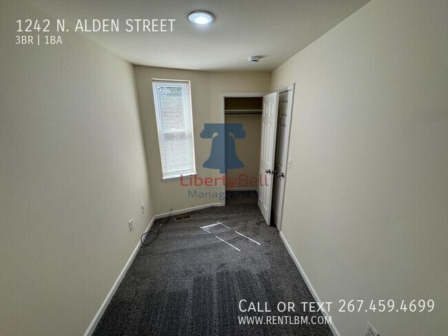 Building Photo - 1242 N Alden St