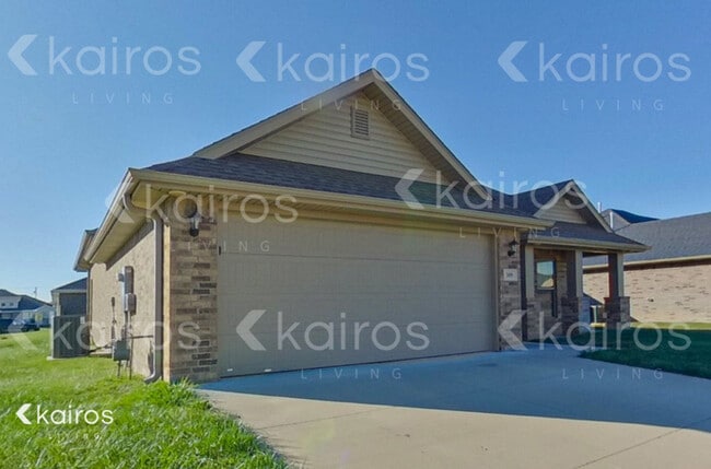 Building Photo - 309 Pin Oak St