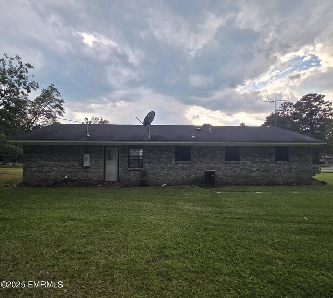 Building Photo - 2178 Campground Rd
