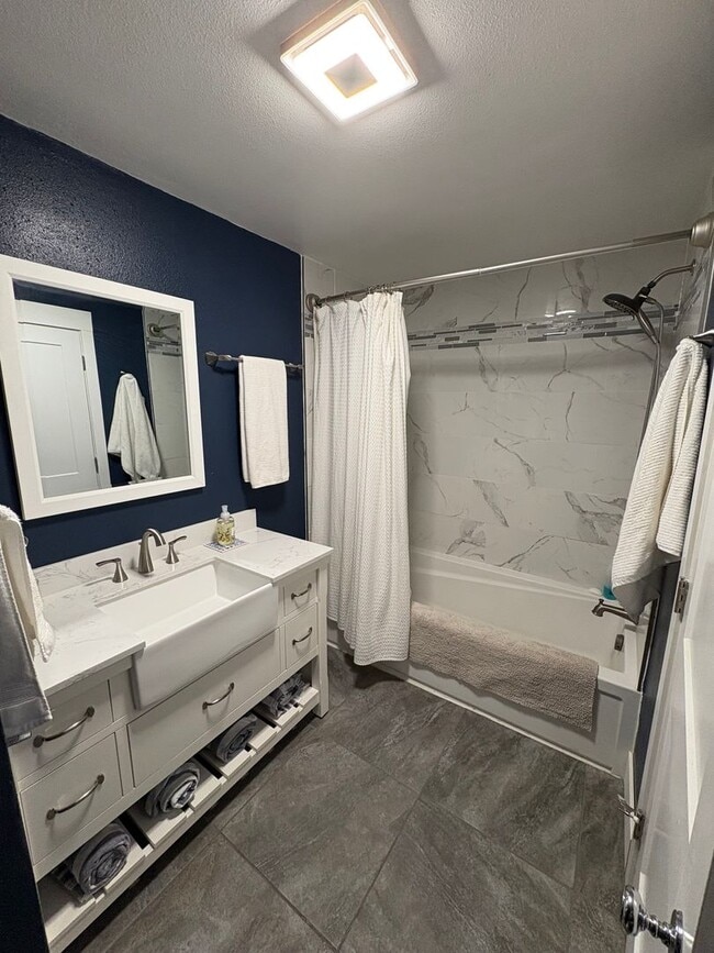 Building Photo - Beautiful West End 3-Bedroom | Fully Furnished | Utilities + WiFi Included | Hot Tub Retreat