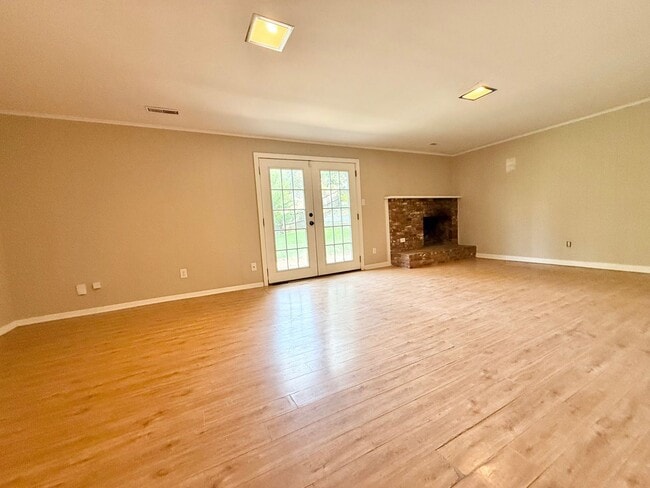 Building Photo - 6604 Granada Dr