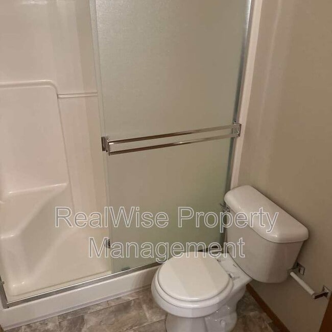 Building Photo - 228 SW Westholm Ave