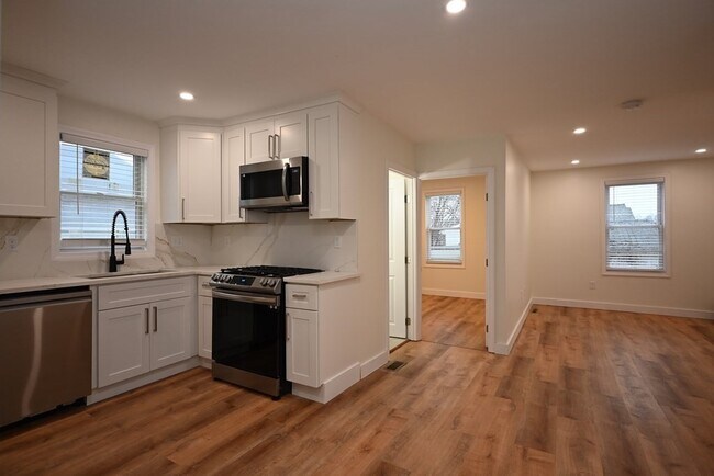 Building Photo - 12 Leroy Ave