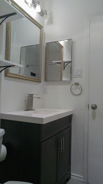 Master bath. - 104 Cockerham St